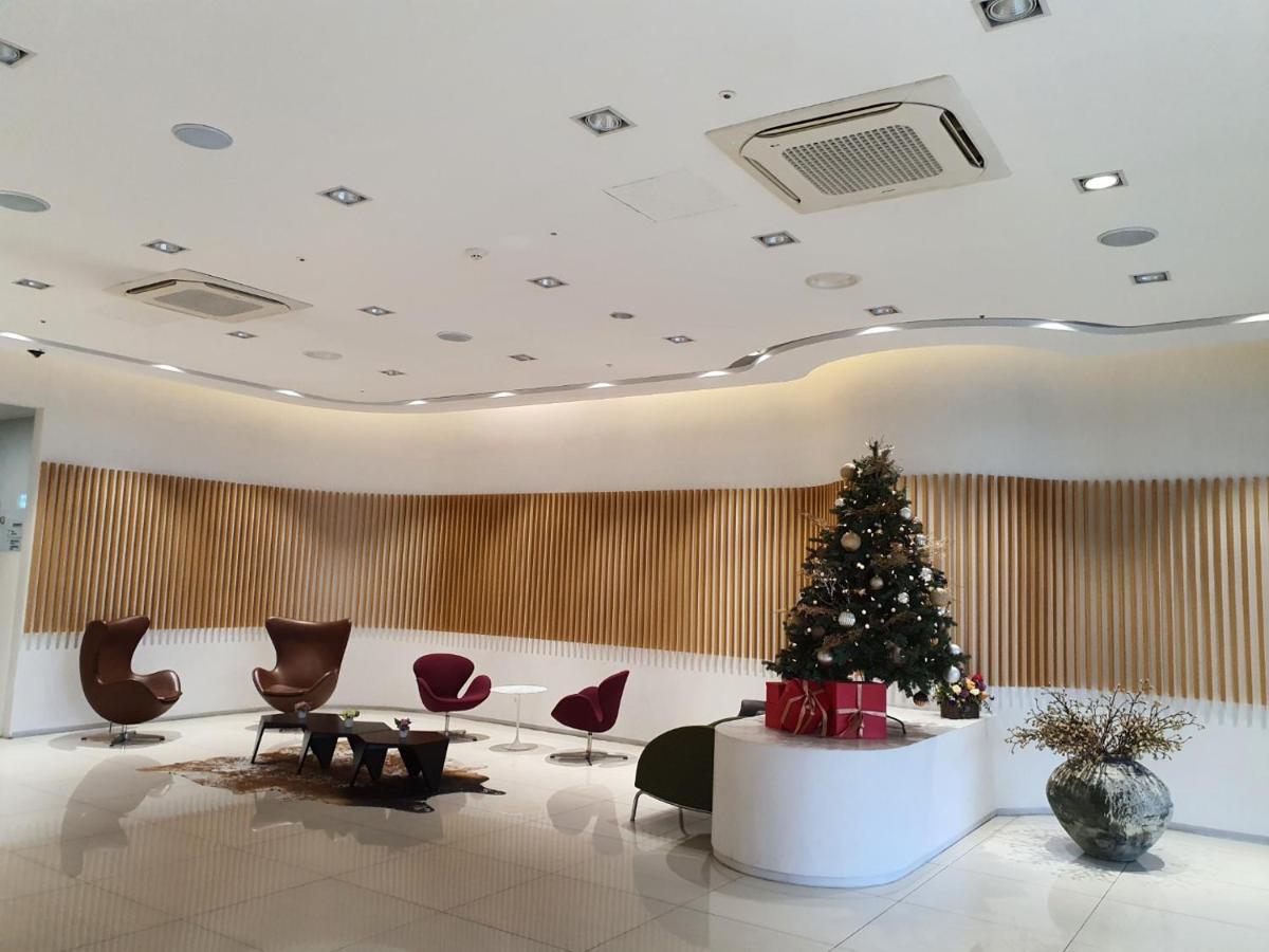 Crown Hotel Changwon Exterior photo
