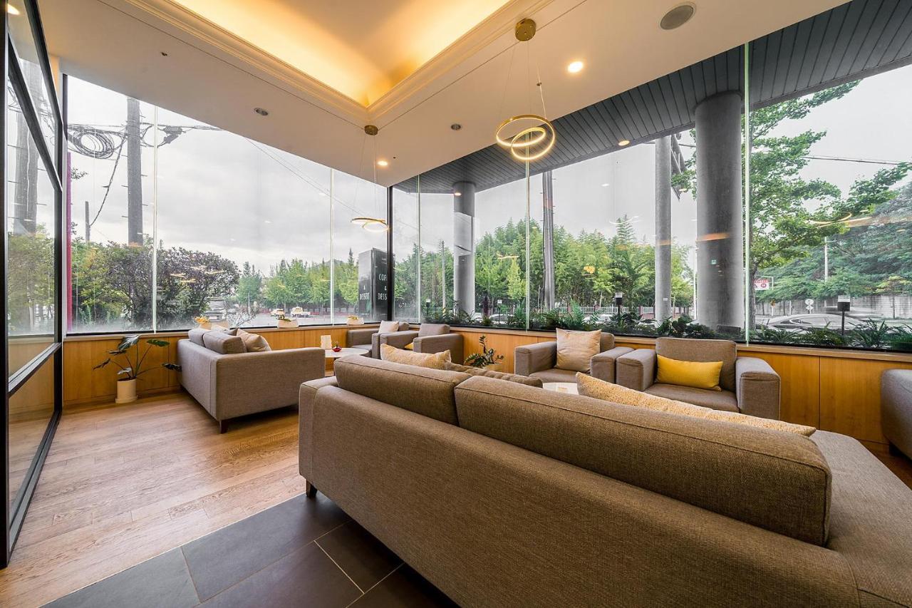 Crown Hotel Changwon Exterior photo