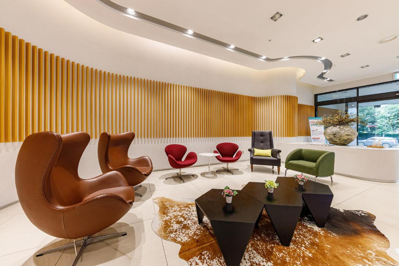 Crown Hotel Changwon Exterior photo