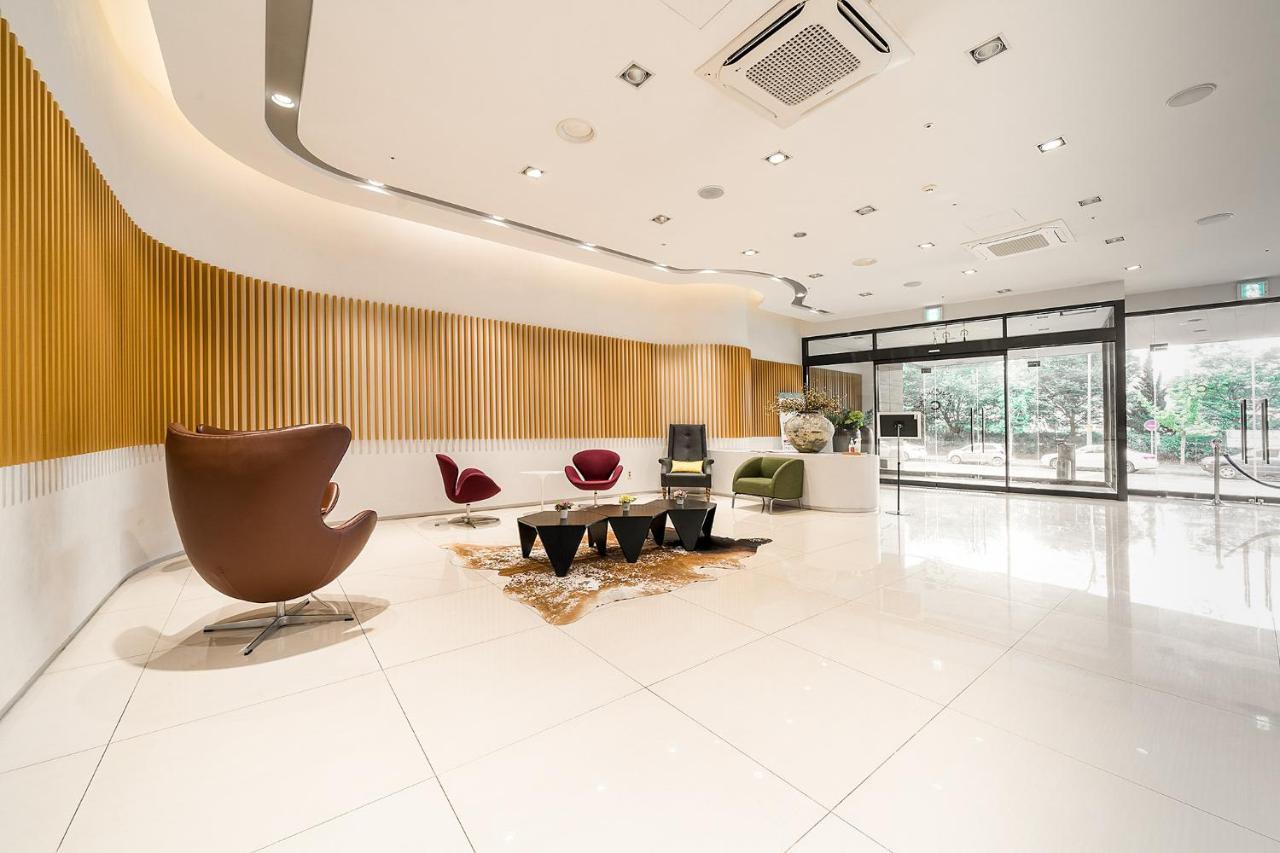 Crown Hotel Changwon Exterior photo