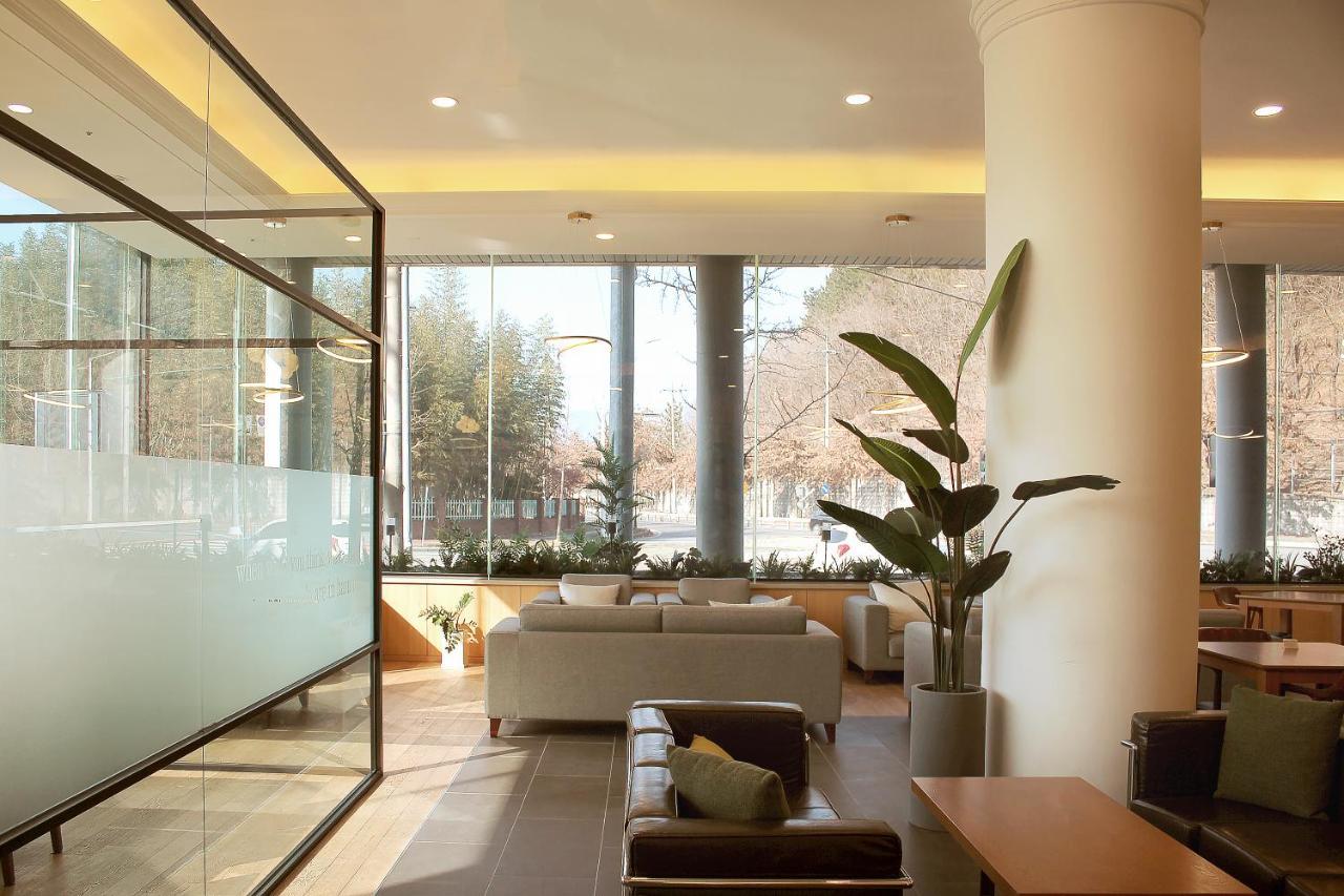 Crown Hotel Changwon Exterior photo