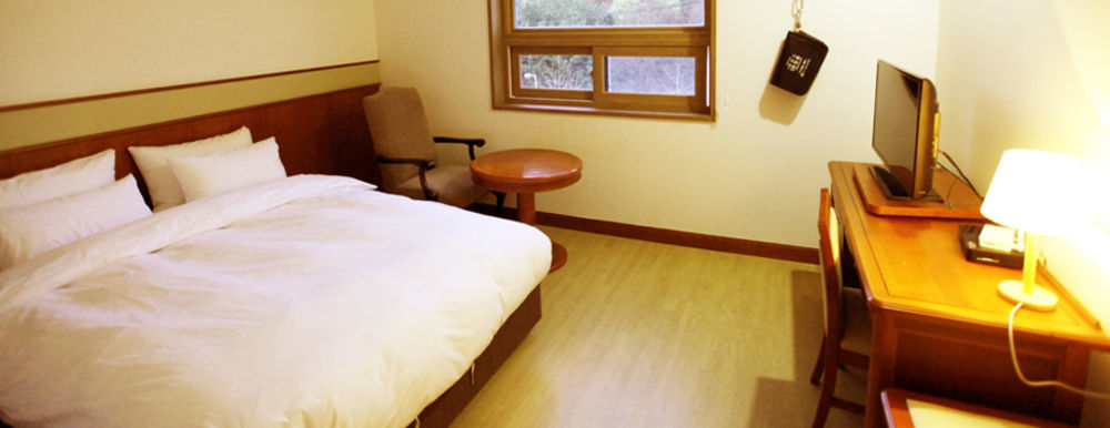 Crown Hotel Changwon Exterior photo