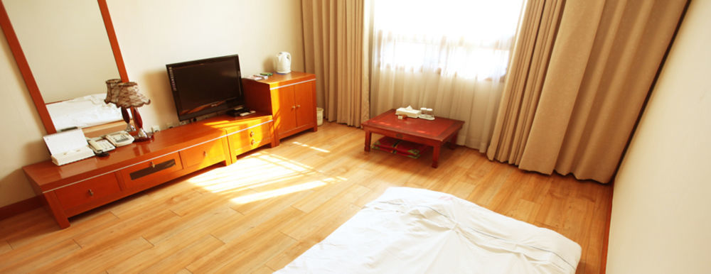 Crown Hotel Changwon Exterior photo