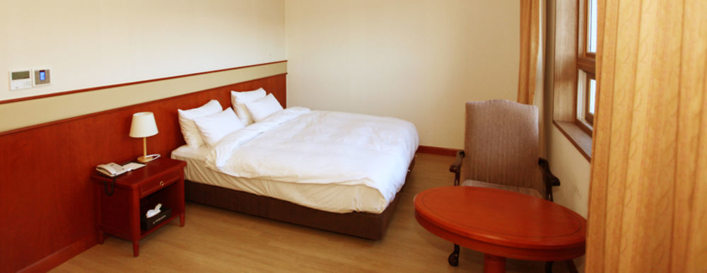 Crown Hotel Changwon Exterior photo