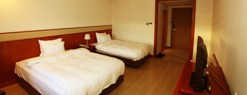 Crown Hotel Changwon Exterior photo