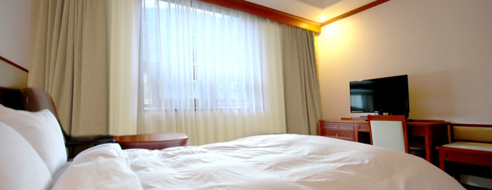 Crown Hotel Changwon Exterior photo