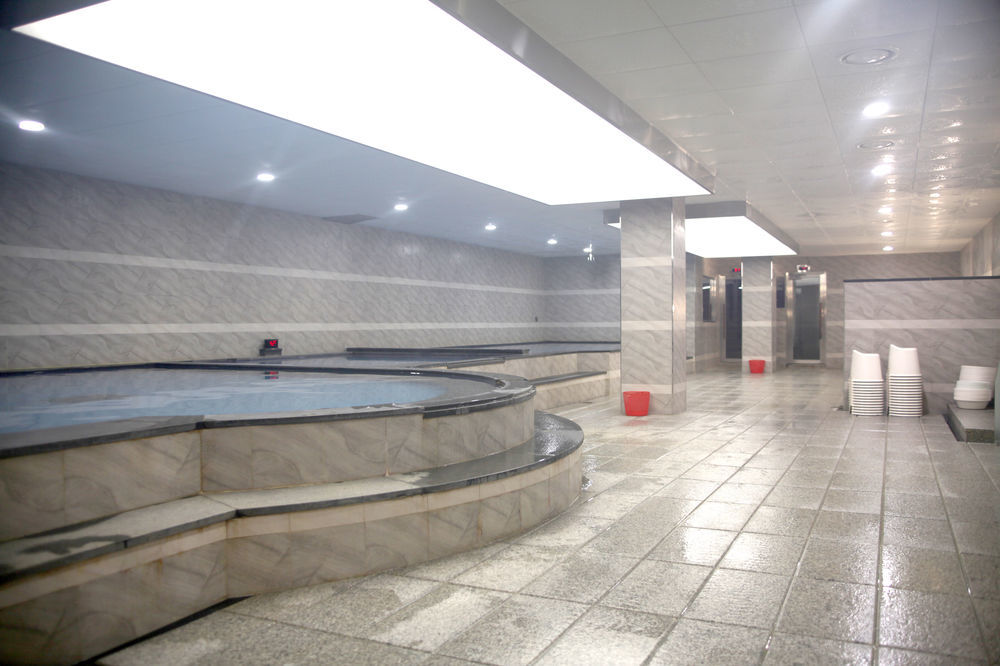 Crown Hotel Changwon Exterior photo