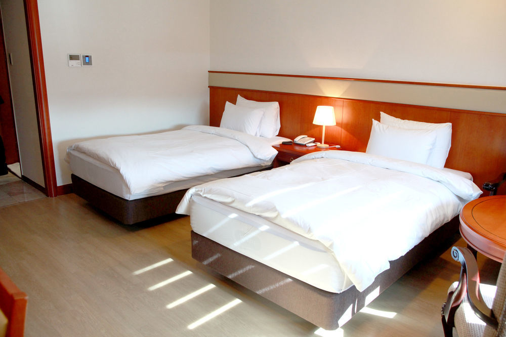 Crown Hotel Changwon Exterior photo