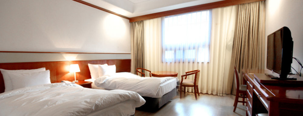 Crown Hotel Changwon Exterior photo